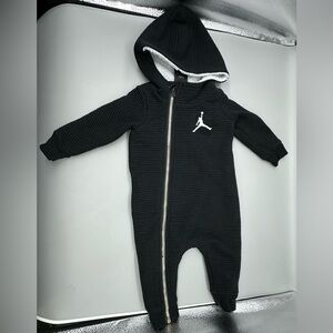 Air Jordan Infant Size 9/12 Months Black Romper w/Hood